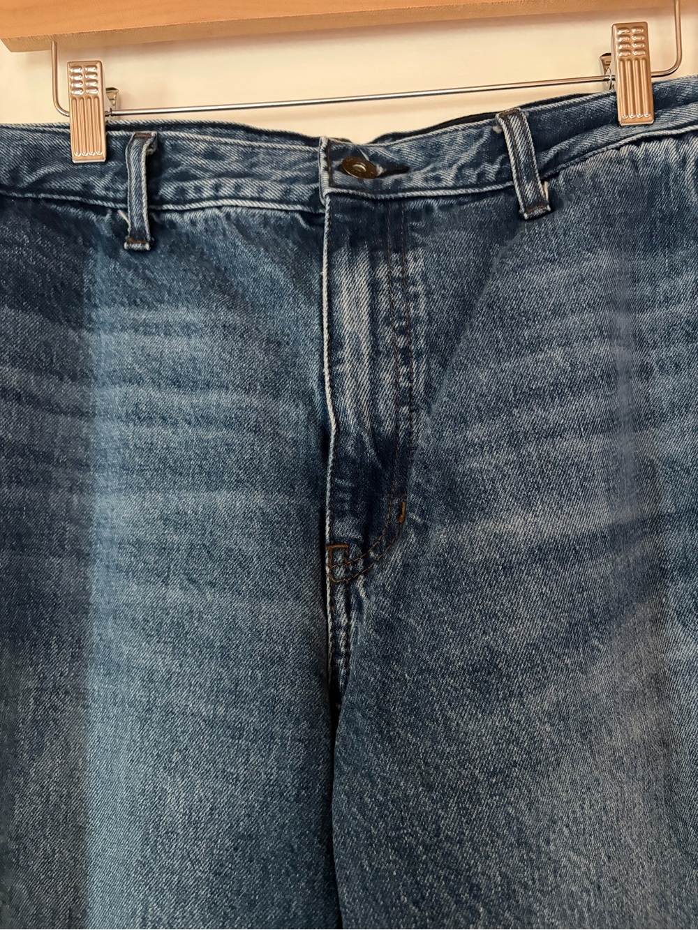 AG Adriano Goldschmied Barrel High-Rise cuffed Jeans in Medium Blue - Picture 5 of 10